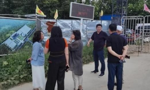 财政部青岛监管局冯局及著名艺术家赵保乐夫人一行到oety欧亿体育集团莱西医疗产业园进行现场指导工作