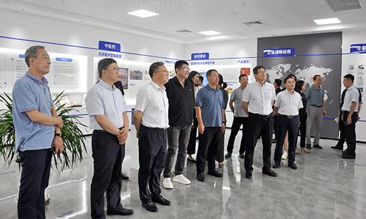 青岛市政协副主席薄涛一行莅临oety欧亿体育集团，共探大健康创新前沿